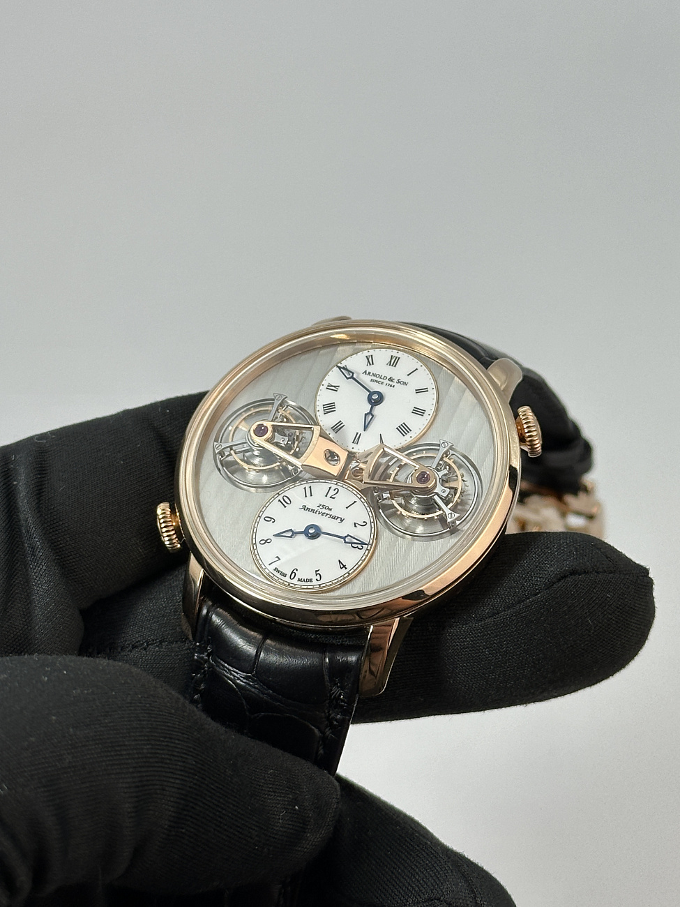 Arnold & Son в наличии в Москве в &quot;Мануфактуре&quot;! 