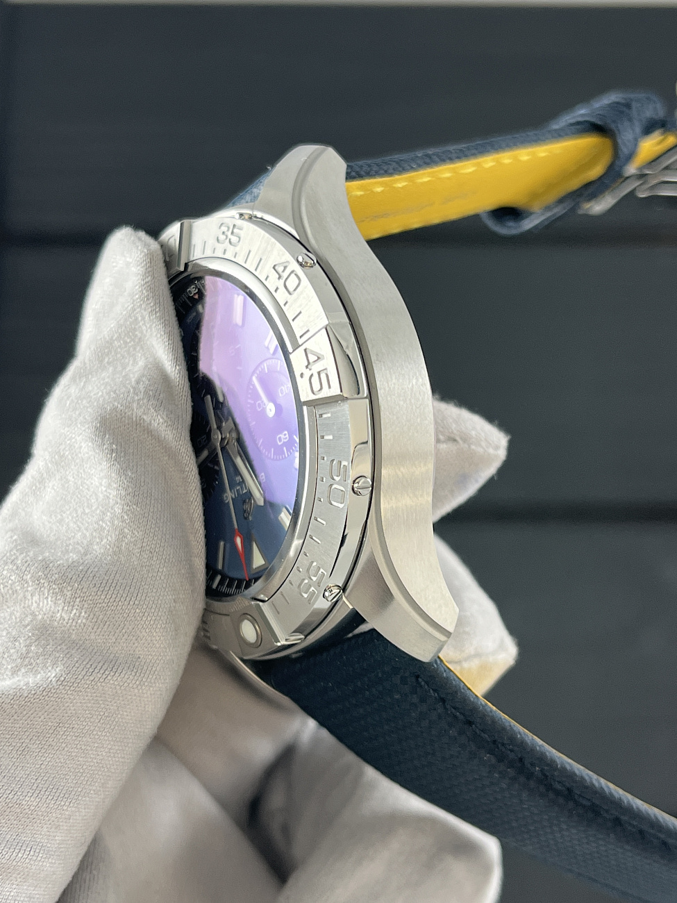 Часы Breitling  Avenger B01 Chronograph 44Mm  AB0147101C1X1