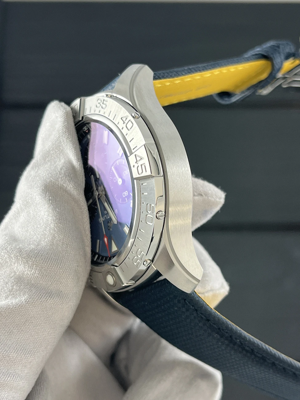 Часы Breitling  Avenger B01 Chronograph 44Mm  AB0147101C1X1