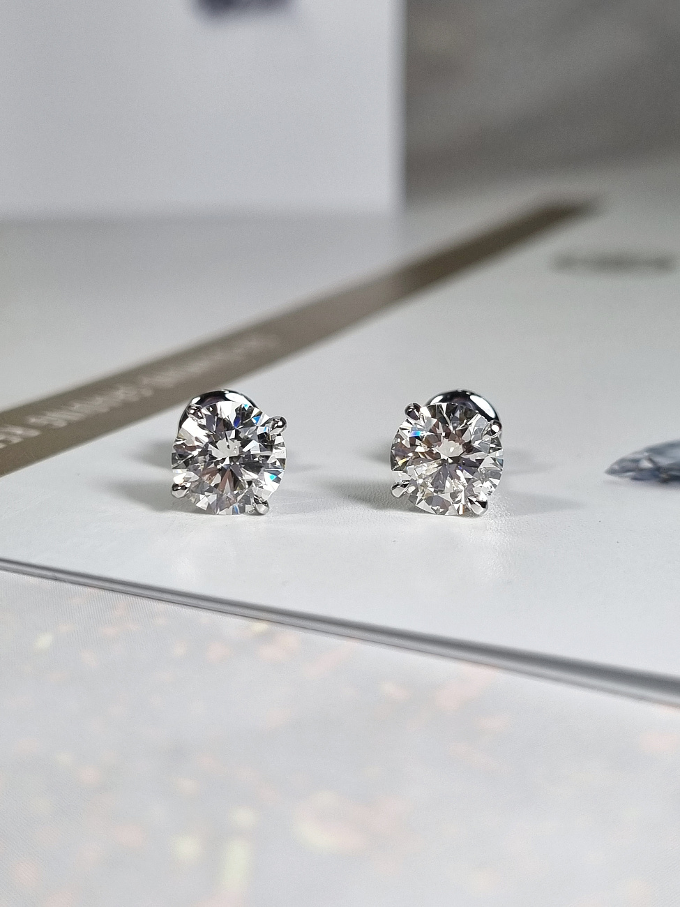 Украшение NO NAME  Серьги 2,00/2,05 Ct. J/Si1 (3 Excellent)   