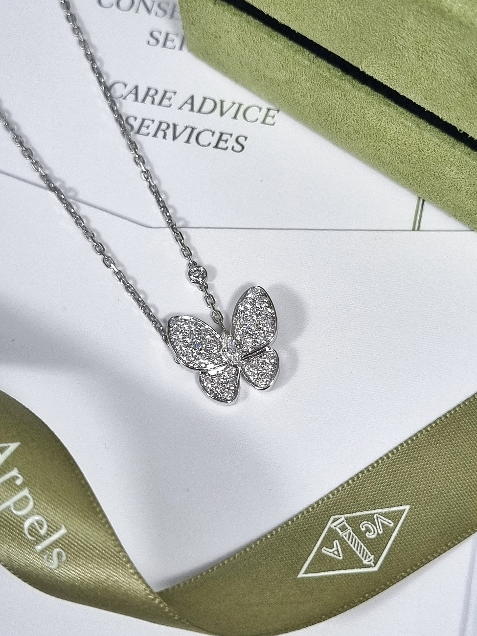 Van Cleef & Arpels в наличии в Москве в &quot;Мануфактуре&quot;! 