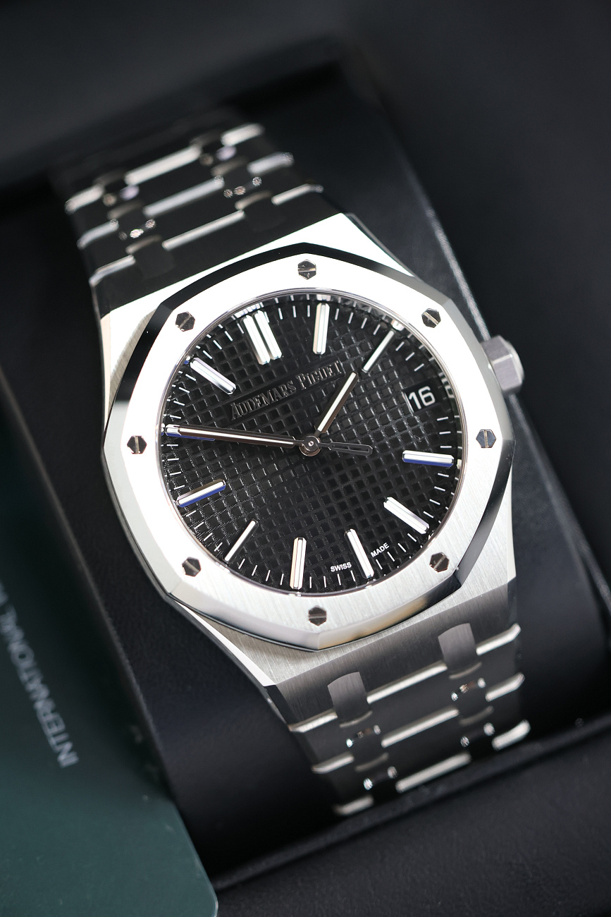Часы Audemars Piguet  Royal Oak Selfwinding 41Mm Black Dial  15510ST.OO.1320ST.07