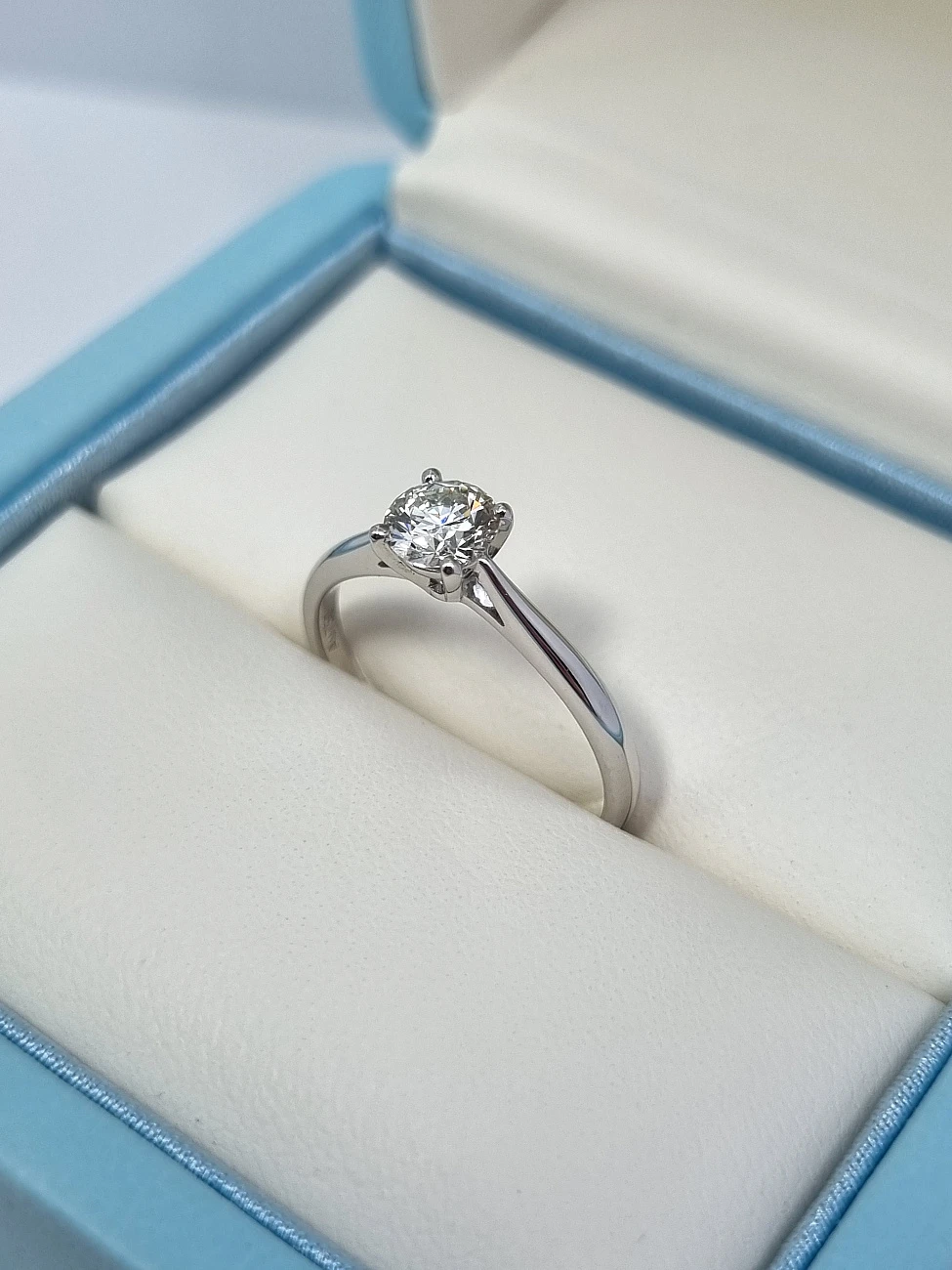 Украшение GIA  Кольцо с бриллиантом 0,52 ct. K/VS2   