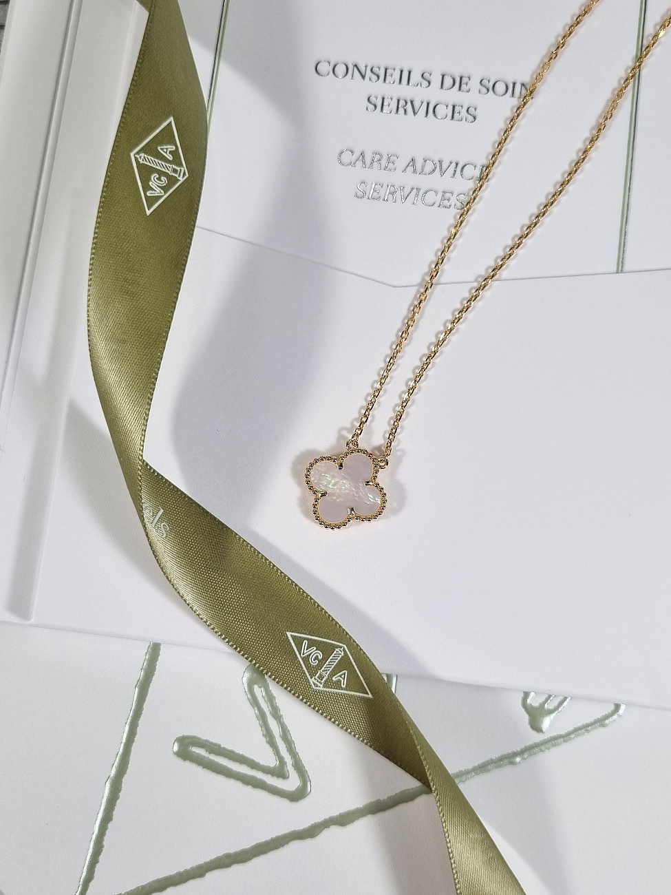 Украшение Van Cleef & Arpels  Vintage Alhambra Pendant  VCARA45900 