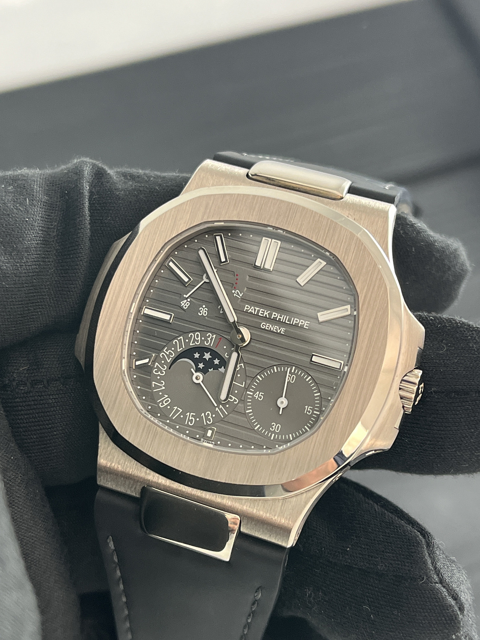Часы Patek Philippe  Nautilus White Gold  5712G-001