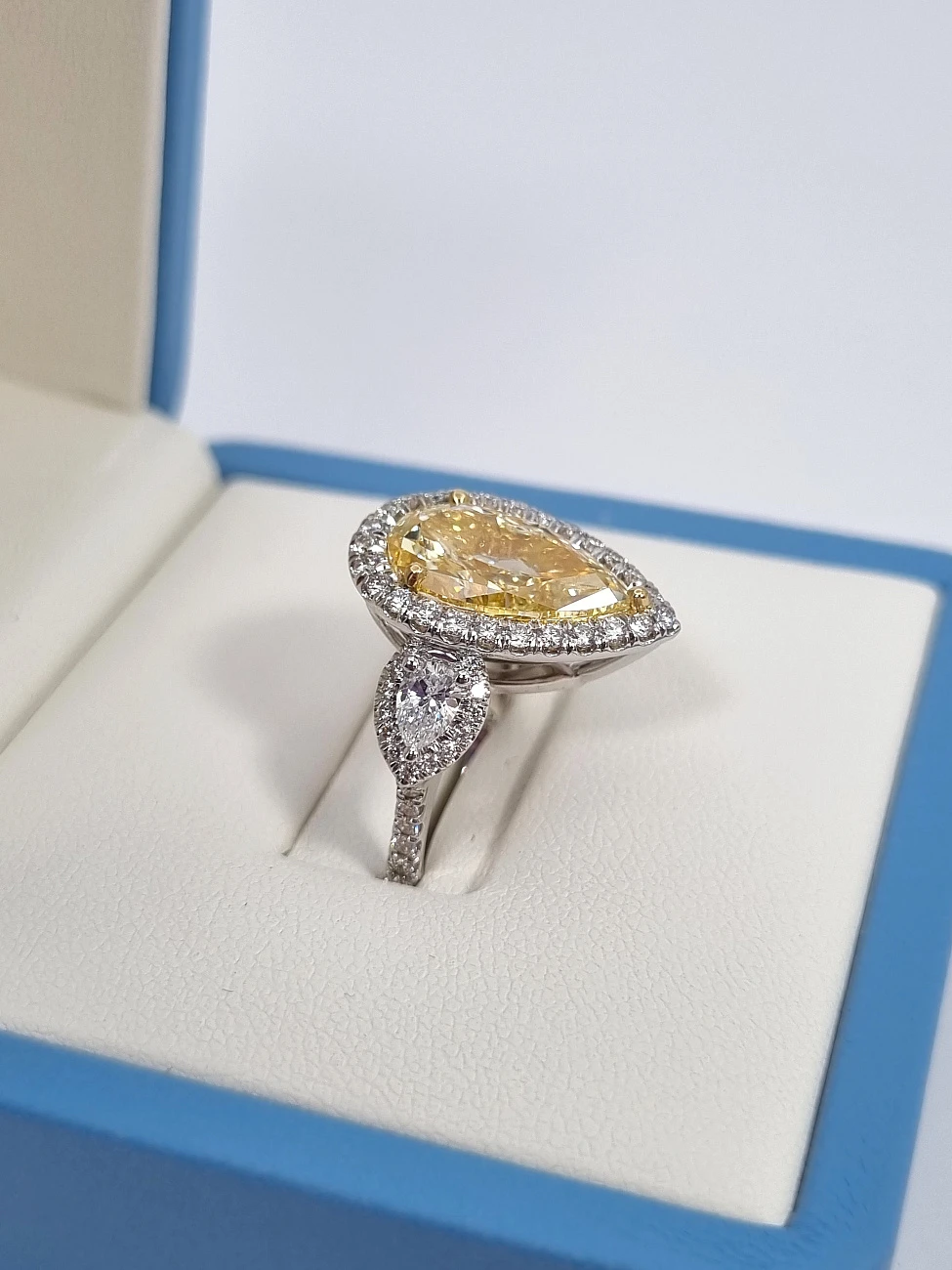 Украшение No Name  Кольцо С Бриллиантом 5,63 Ct. F.l.y/Vs1   