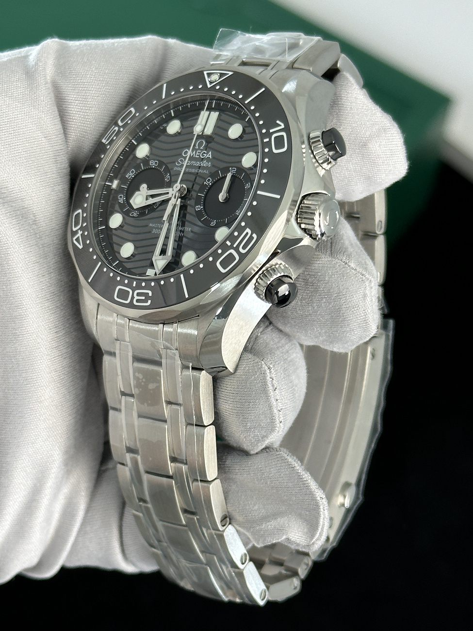 Часы Omega  Diver 300M Co‑Axial Master Chronometer Chronograph 44 Mm  210.30.44.51.01.001