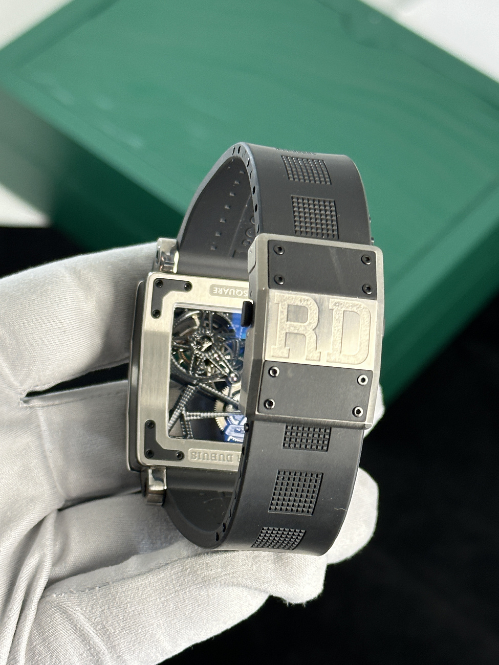 Часы Roger Dubuis  Roger Dubuis King Square Limited Edition Titanium  KS40-02SQ-71-00/S9000/A