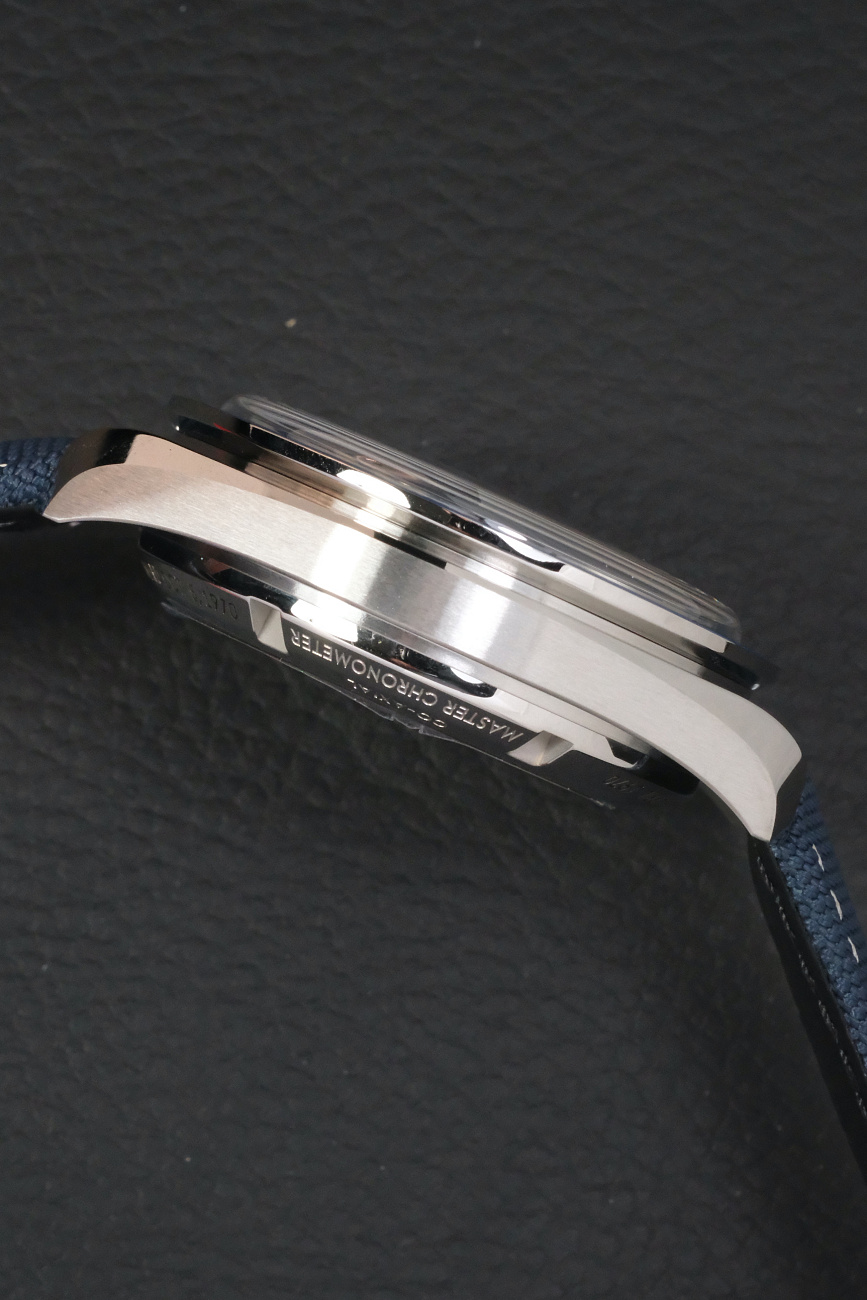 Часы Omega  Speedmaster Snoopy  310.32.42.50.02.001