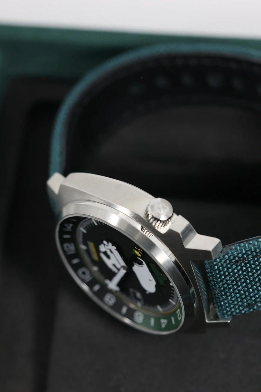 Часы Bamford   Limited Edition Peanuts "Beagle Scout" GMT Limited Edition For Hodinkee  SNOOPY H