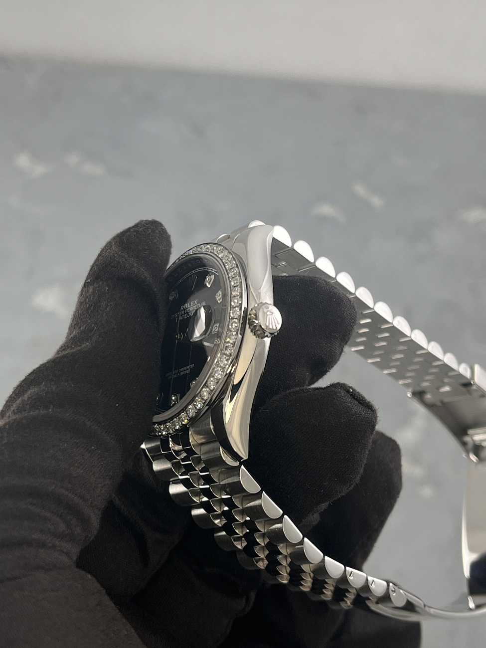 Часы Rolex  Datejust 36 Custom Diamonds Bezel Black Dial  126234FIX
